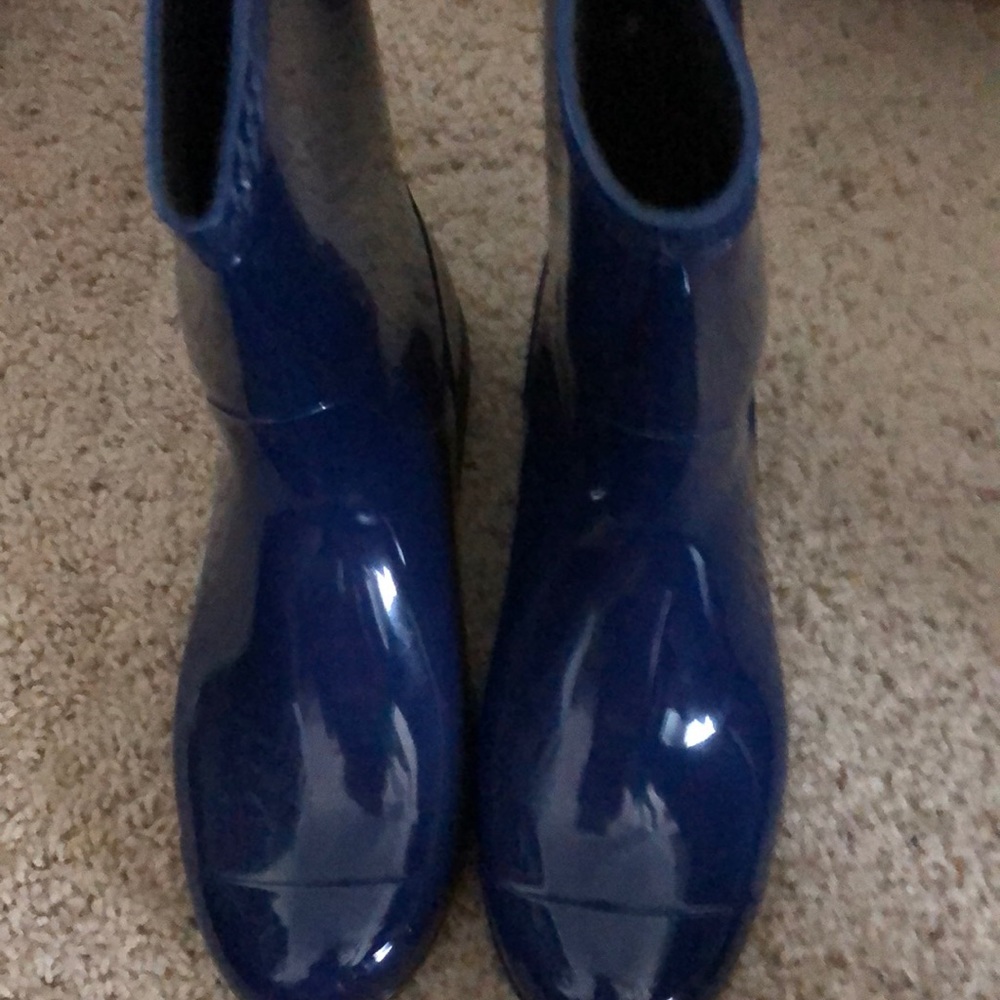 Like new Ugg rain boots size 8